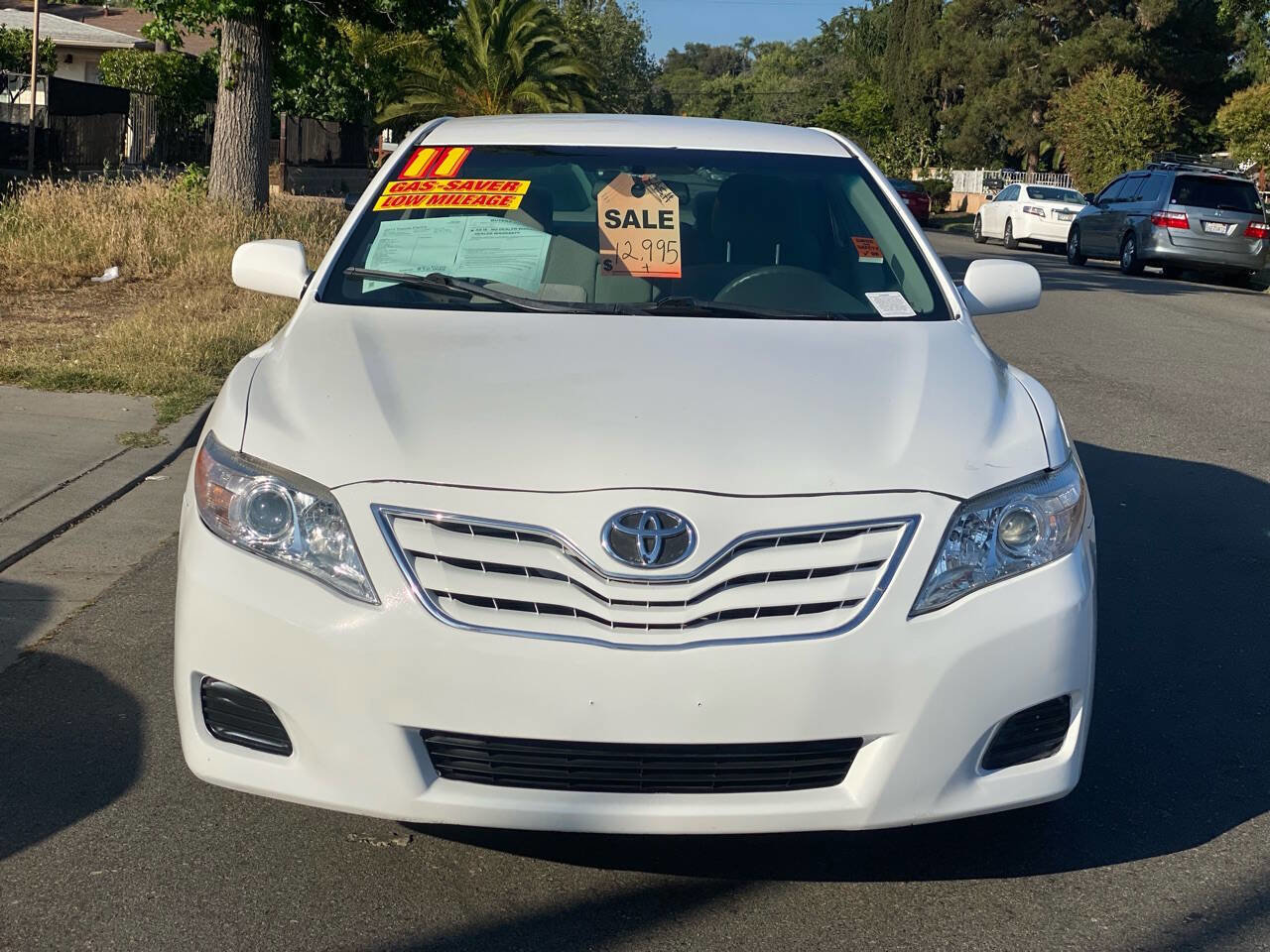 Used 2011 Toyota Camry LE image 2