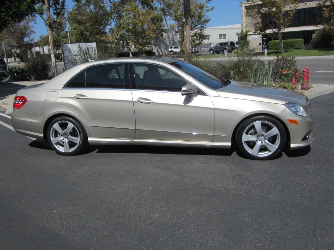 Used 2010 Mercedes-Benz E 350 E 350 Sport 4dr Sedan image 2