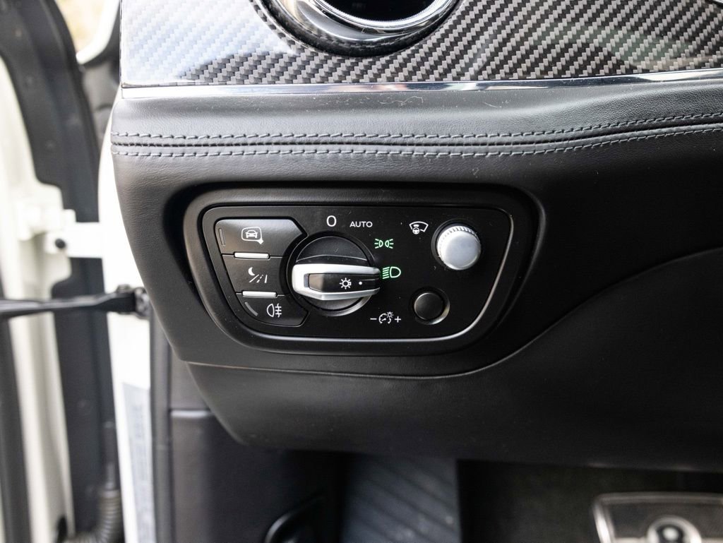 Used 2023 Bentley Bentayga Extended Wheelbase image 33