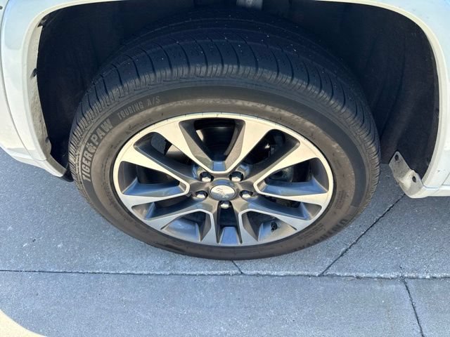 Used 2017 Jeep Grand Cherokee Overland AWD/4WD image 21