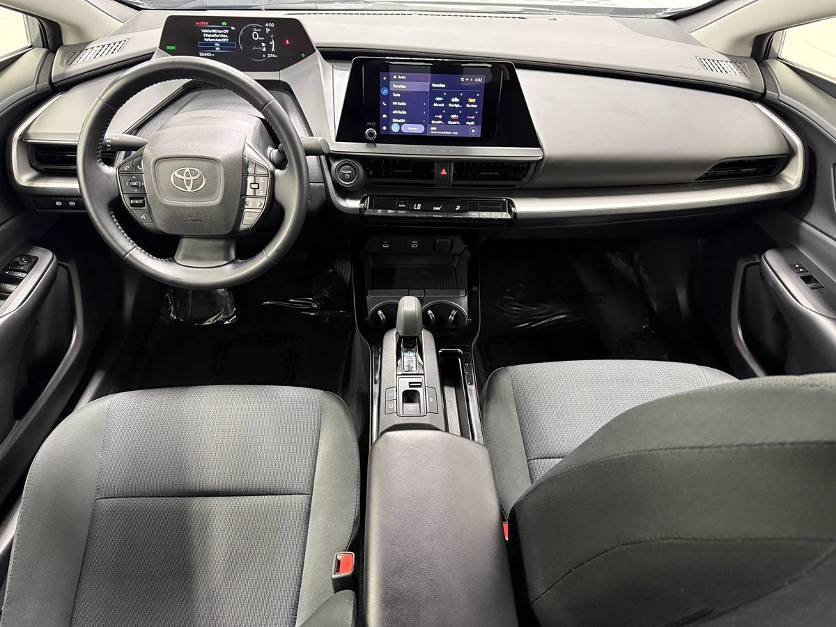 Used 2025 Toyota Prius LE FWD image 11