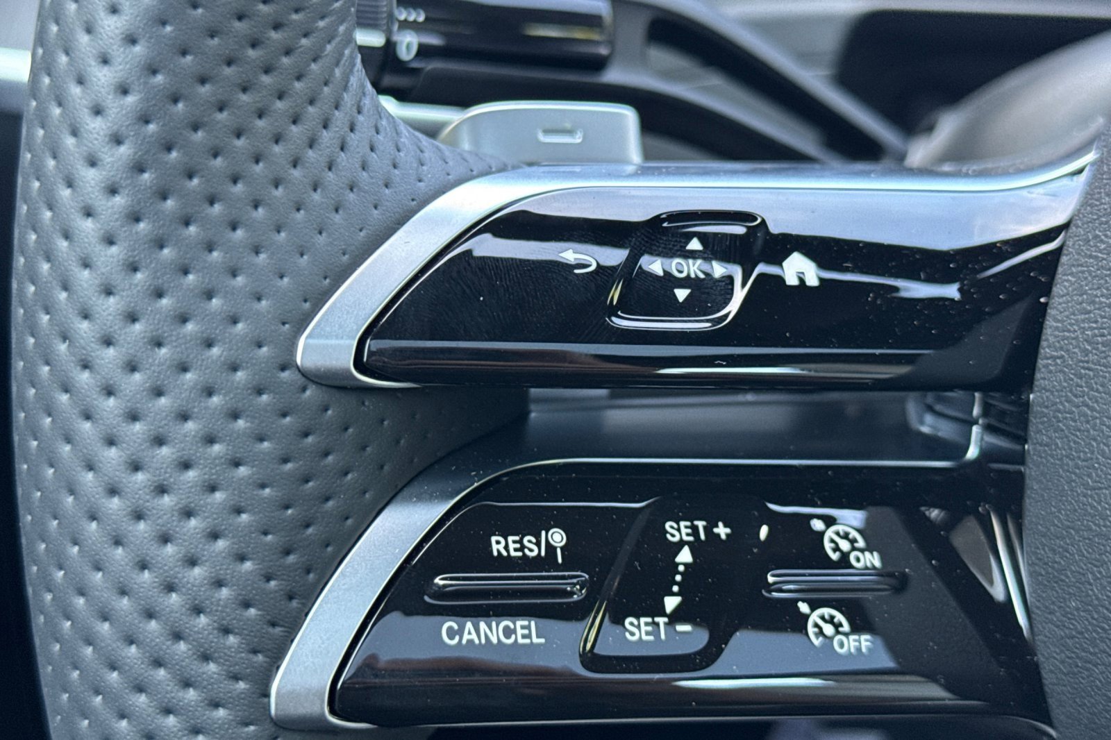 New 2025 Mercedes-Benz C 300 4MATIC Sedan image 33