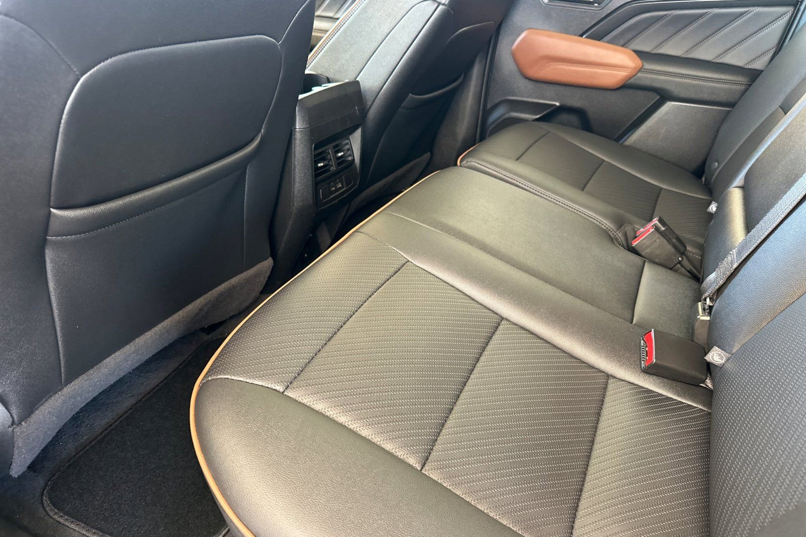 Used 2024 GMC Canyon AT4 w/ AT4 Premium Package image 12