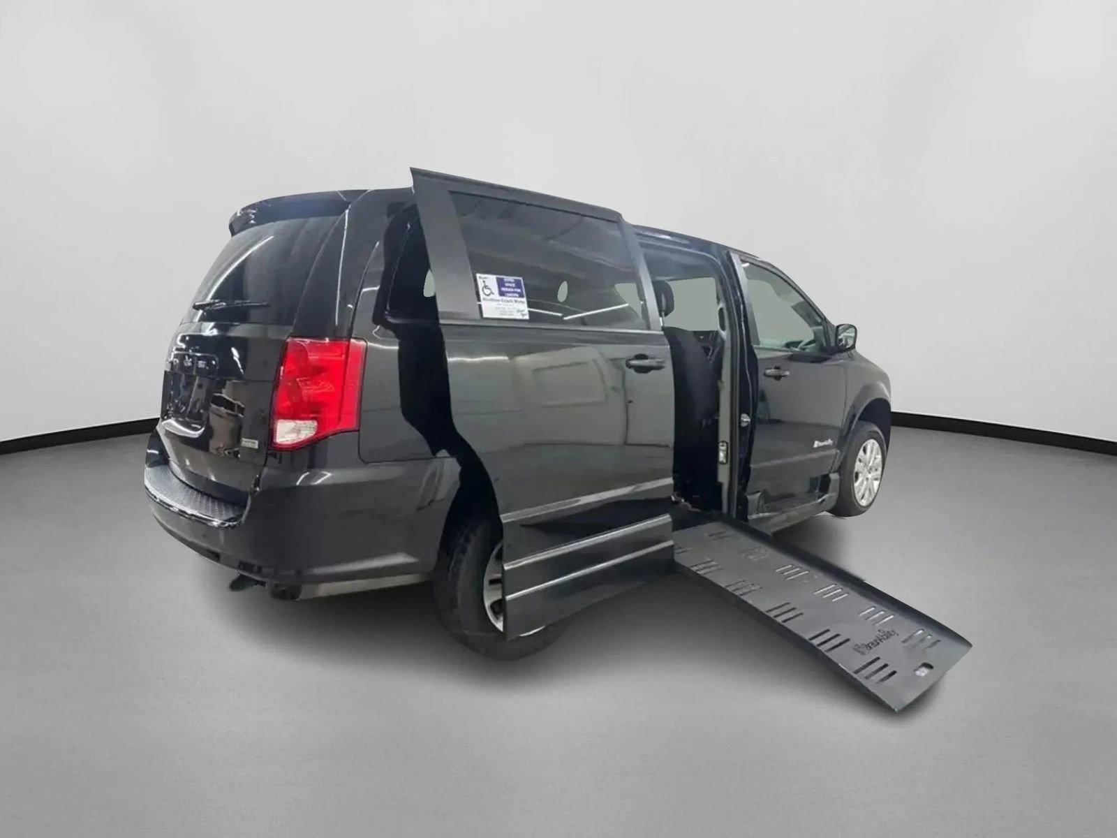 Used 2018 Dodge Grand Caravan SE image 13