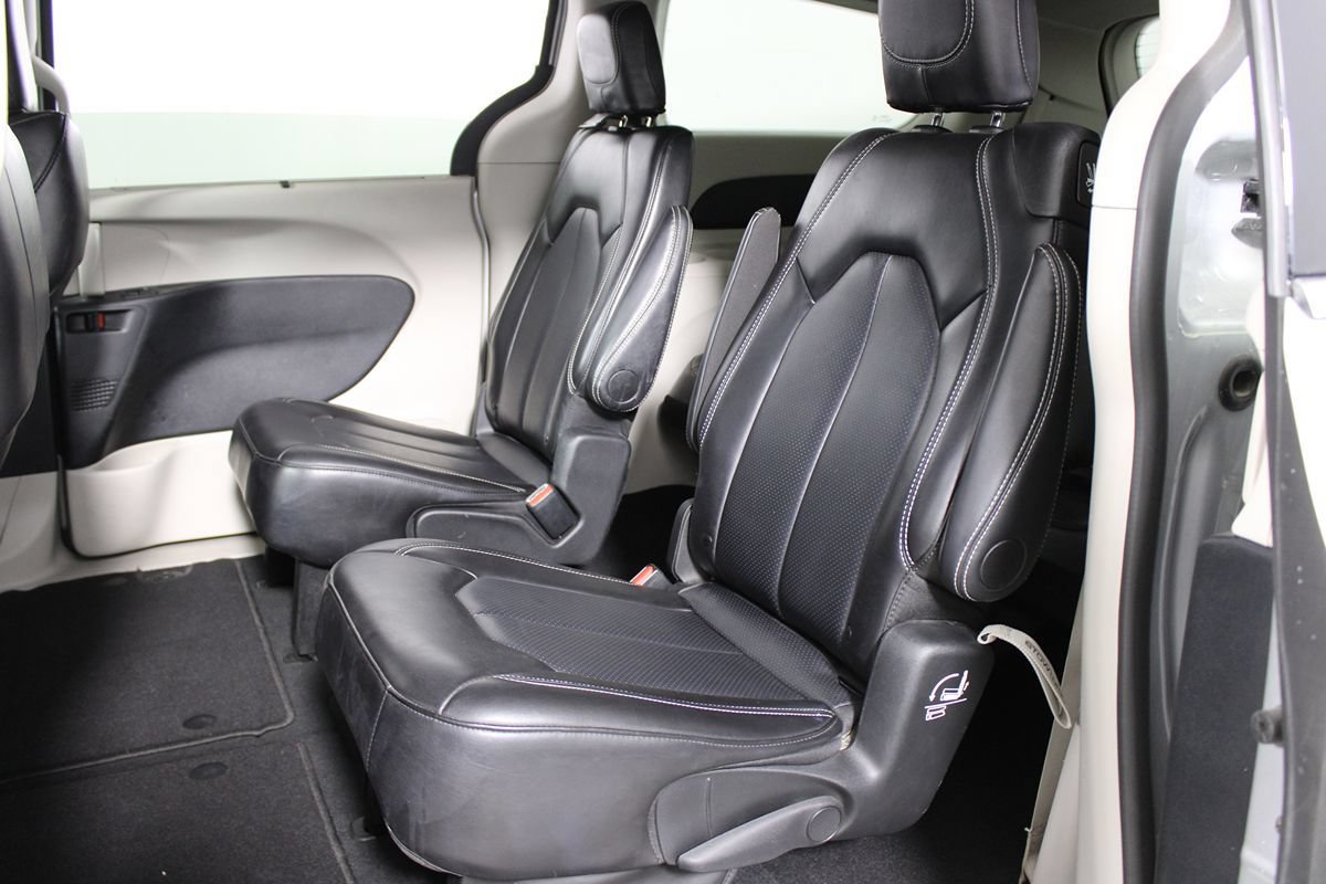Used 2024 Chrysler Pacifica Touring-L FWD image 29