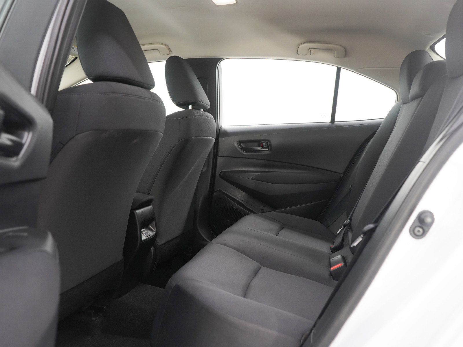 Used 2025 Toyota Corolla LE FWD image 18