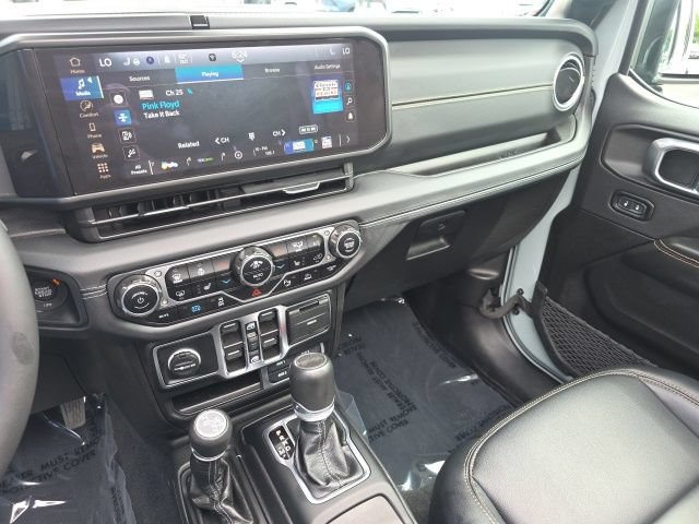 Used 2024 Jeep Wrangler Unlimited Sahara w/ Safety Group AWD/4WD image 22
