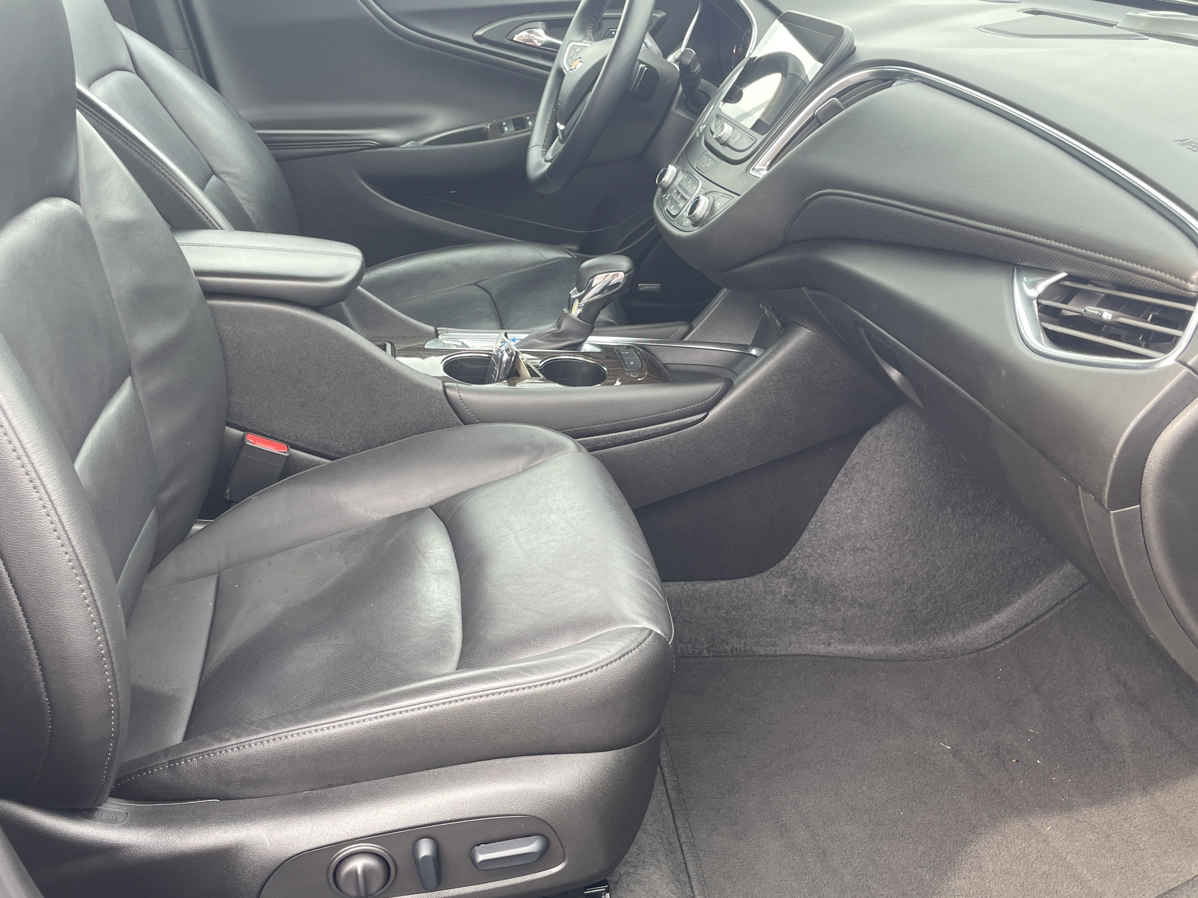 Used 2024 Chevrolet Malibu LT FWD image 32