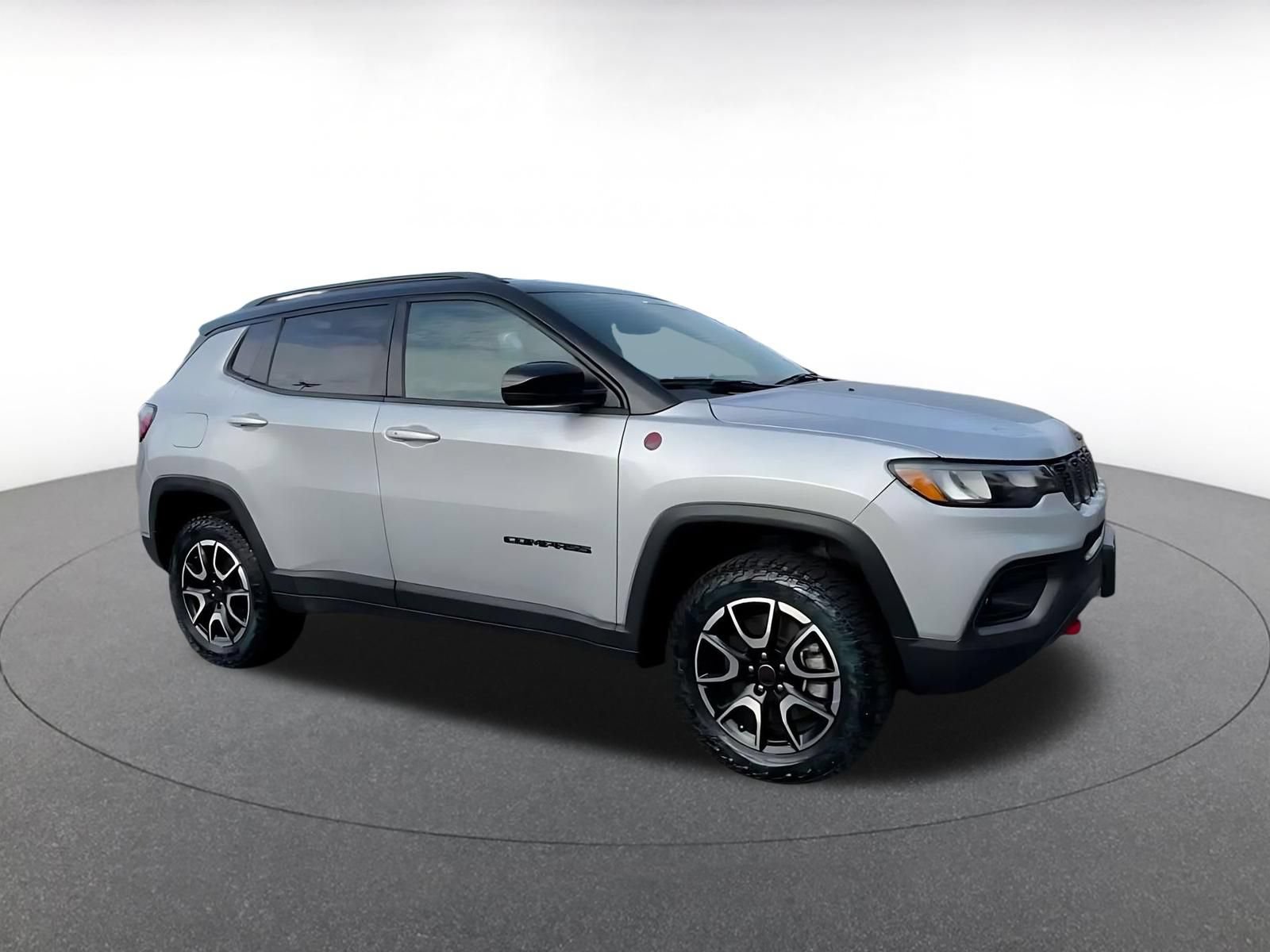 Used 2025 Jeep Compass Trailhawk AWD/4WD image 2