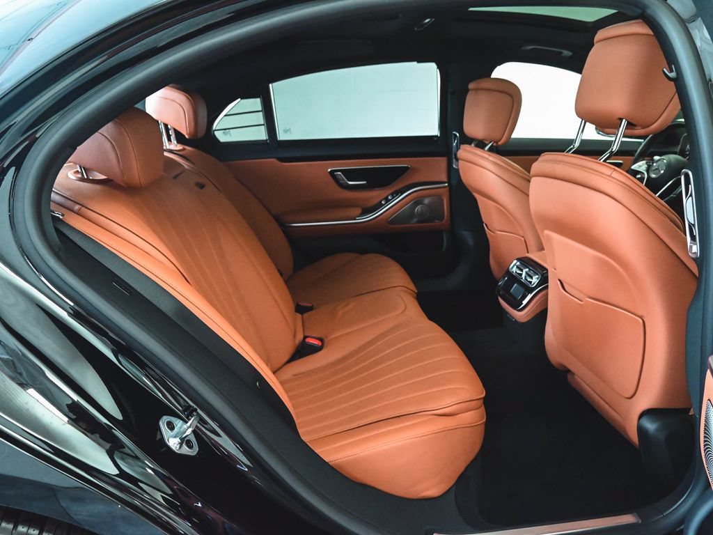 Used 2023 Mercedes-Benz S 500 4MATIC w/ AMG Line image 32