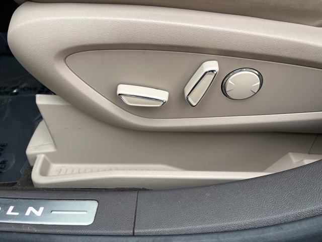 Used 2023 Lincoln Nautilus Reserve image 13