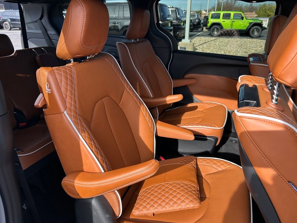 New 2026 Chrysler Pacifica Pinnacle image 29
