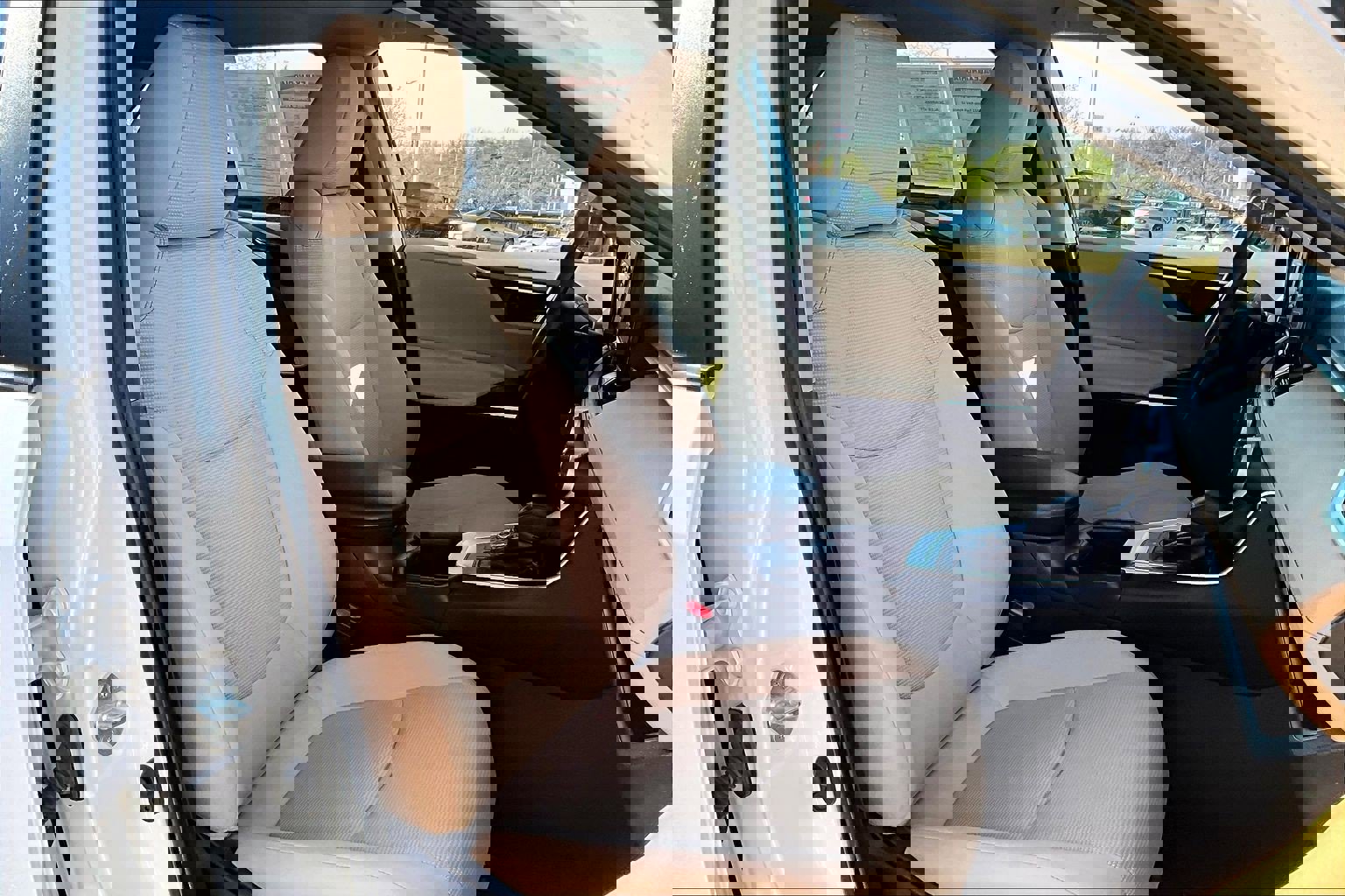 Used 2022 Toyota RAV4 LE image 7