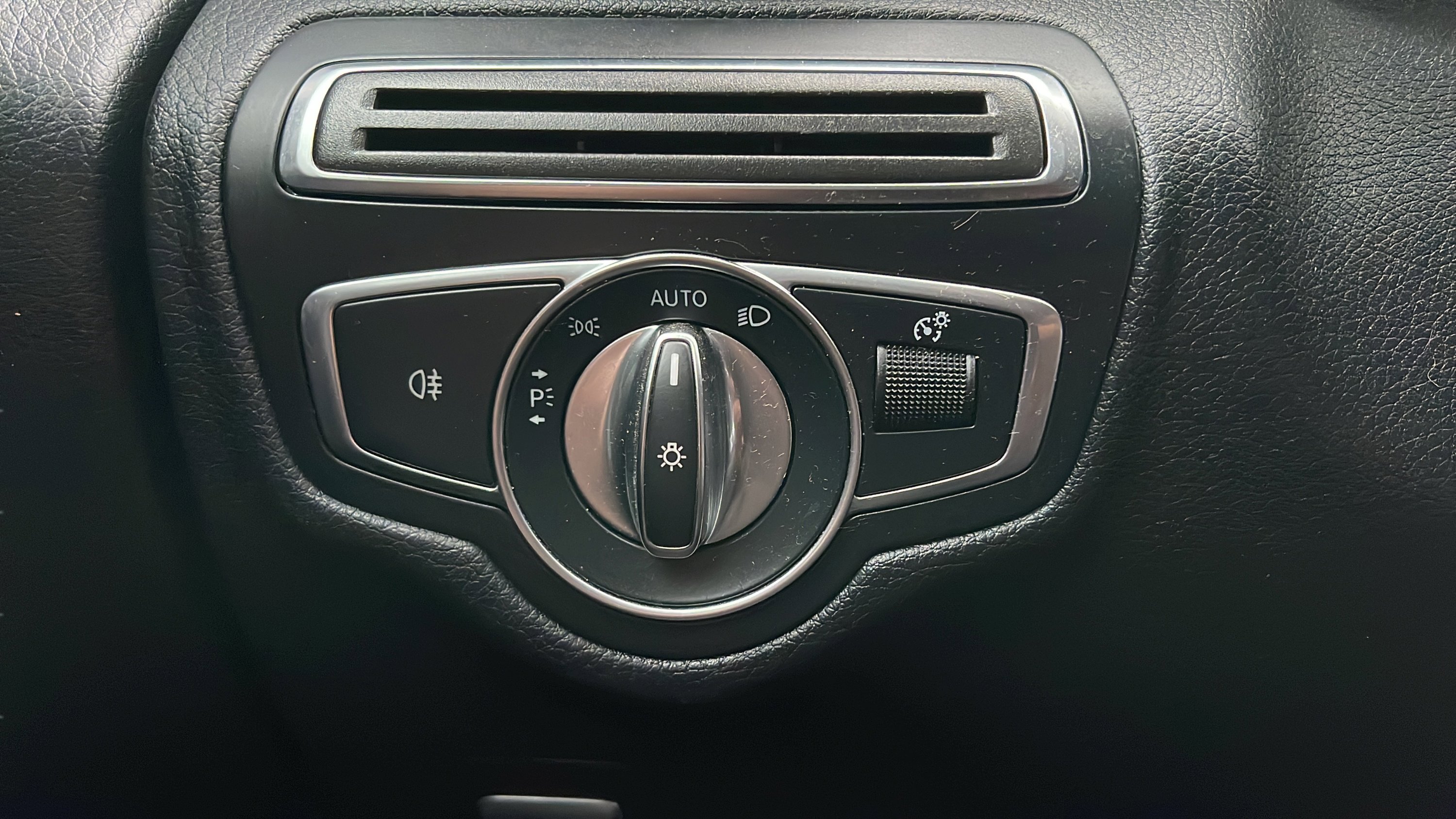 Used 2018 Mercedes-Benz GLC 300 4MATIC image 34