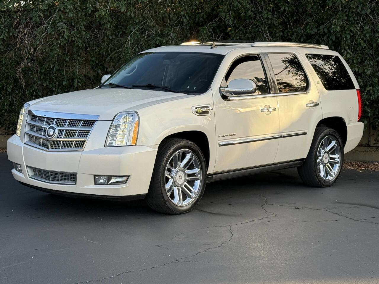 Used 2012 Cadillac Escalade Platinum image 4