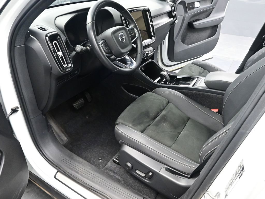 Used 2022 Volvo C40 P8 Recharge Ultimate image 11