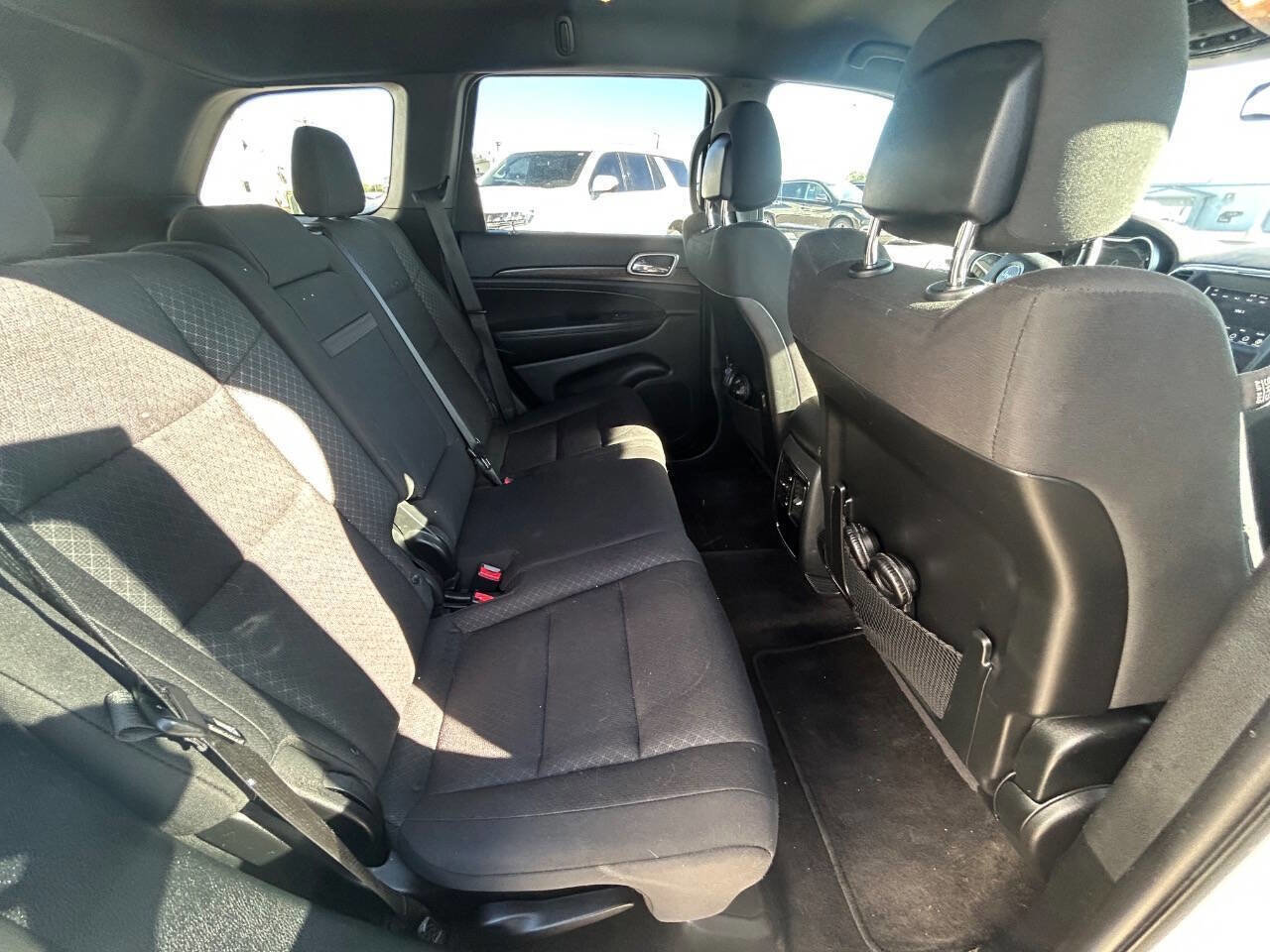 Used 2018 Jeep Grand Cherokee Laredo image 12