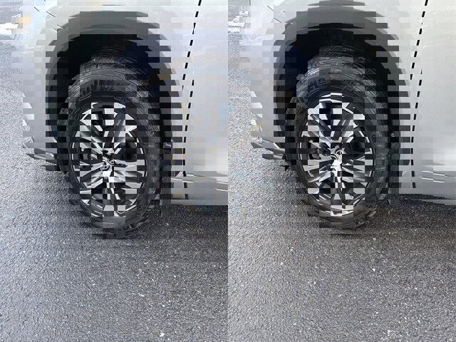 Used 2023 Toyota Highlander XLE image 12