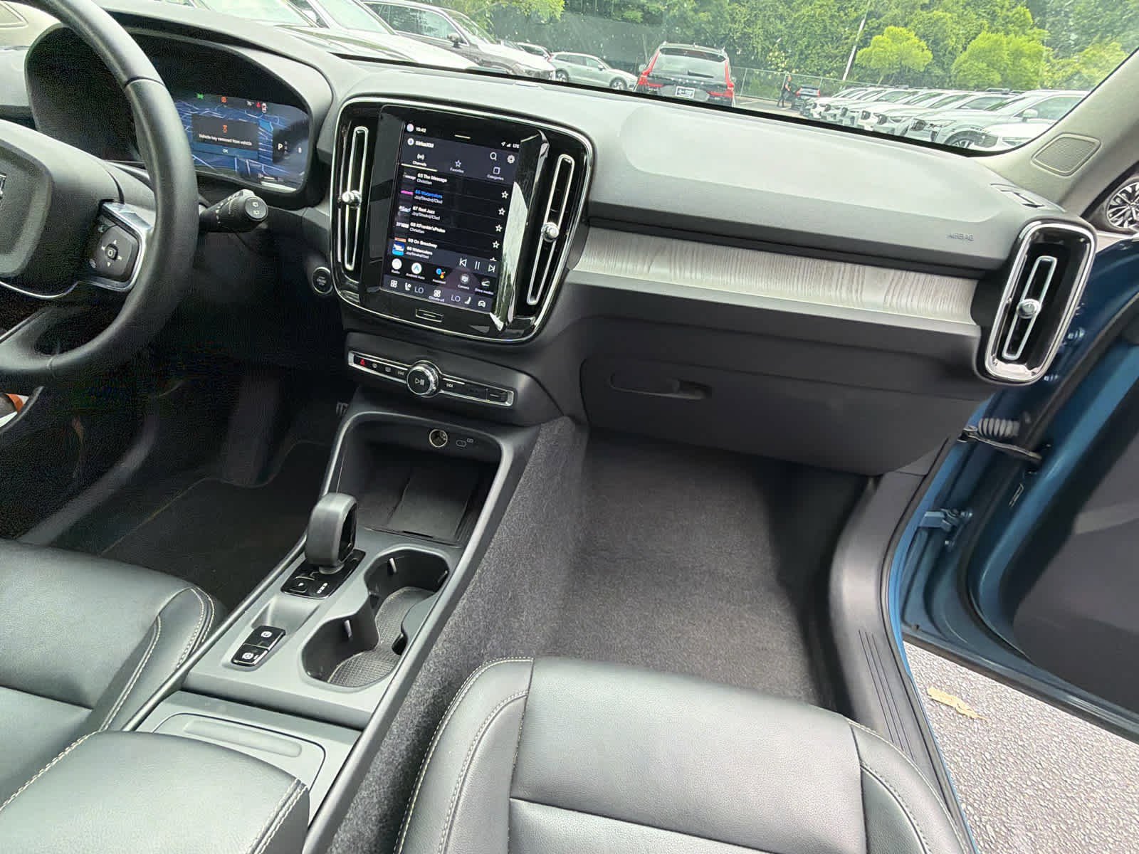 Certified 2025 Volvo XC40 B5 Core AWD/4WD image 20