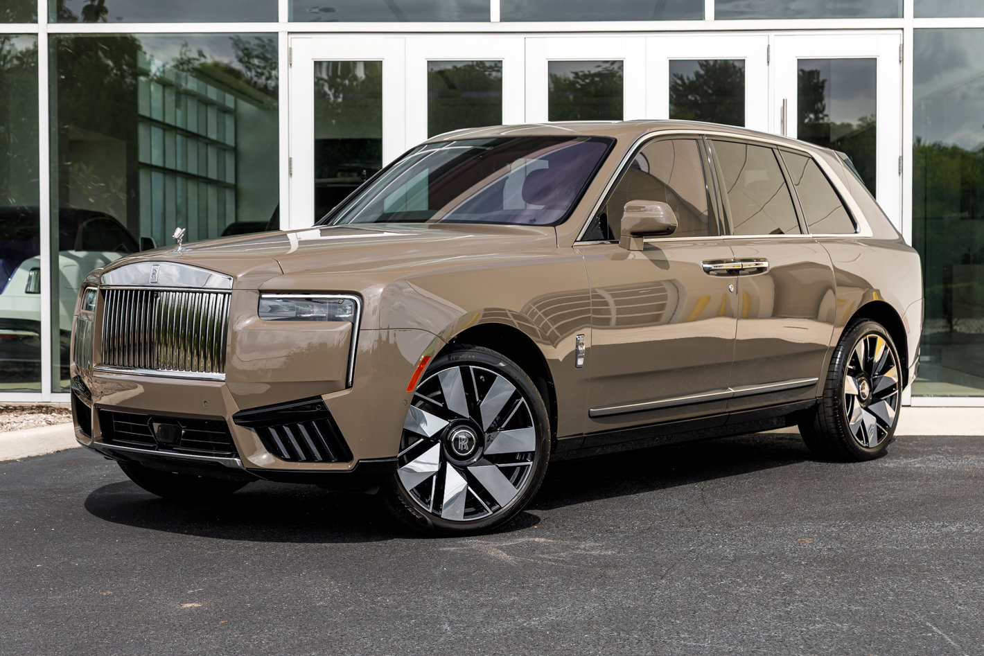 Certified 2025 Rolls-Royce Cullinan AWD/4WD image 4