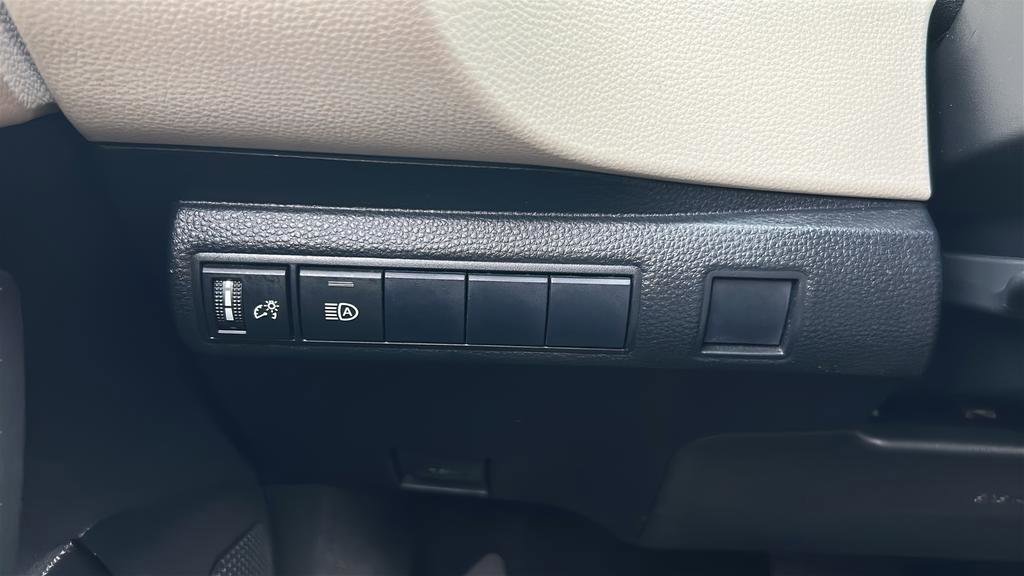 Used 2022 Toyota Corolla LE FWD image 29