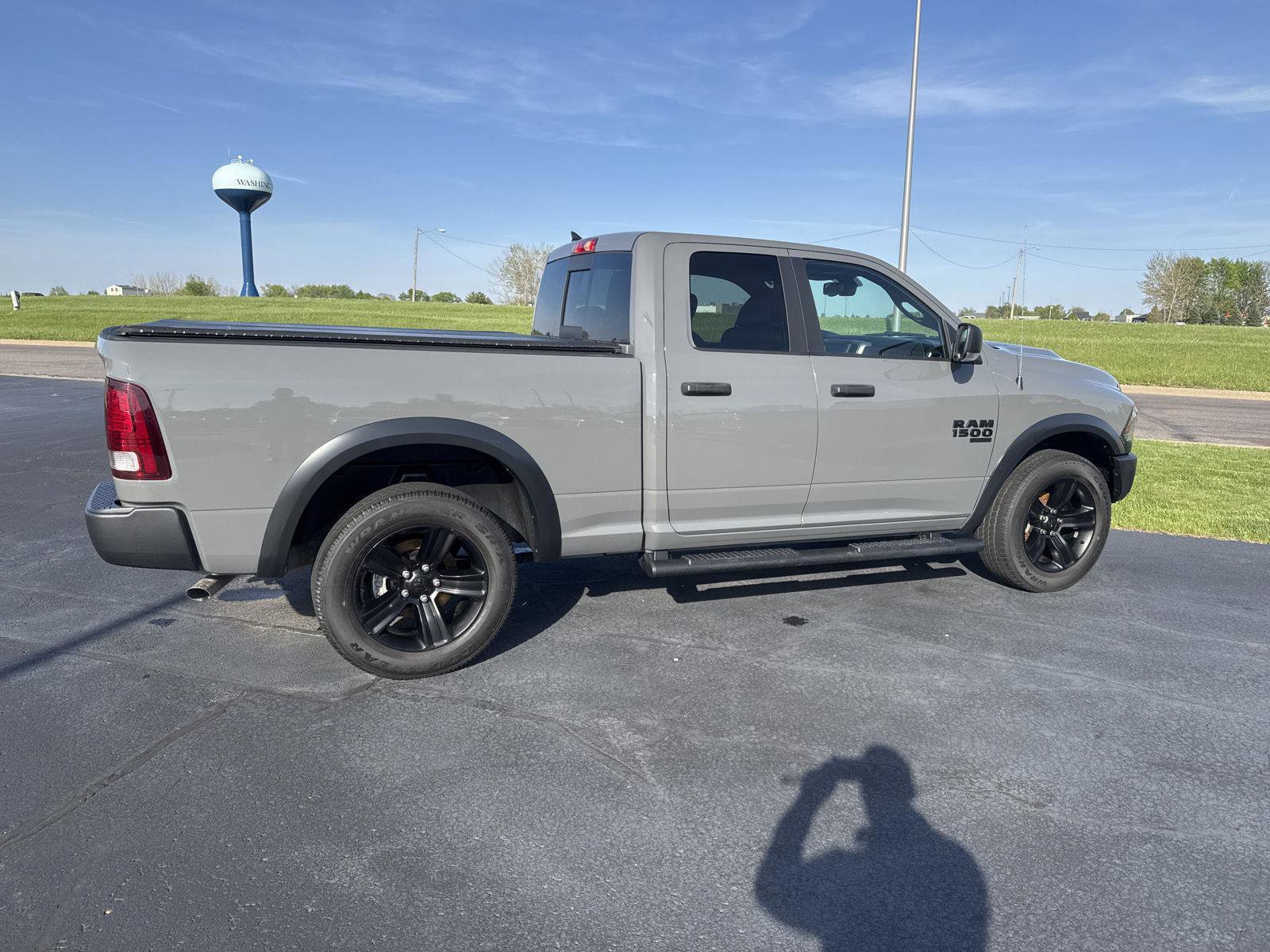 Used 2022 RAM 1500 Classic Warlock w/ Ceramic Gray Warlock Package AWD/4WD image 2