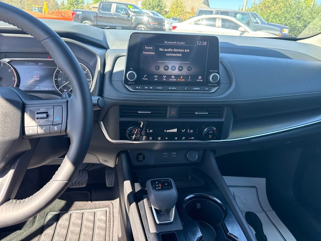 Used 2025 Nissan Rogue SV image 22