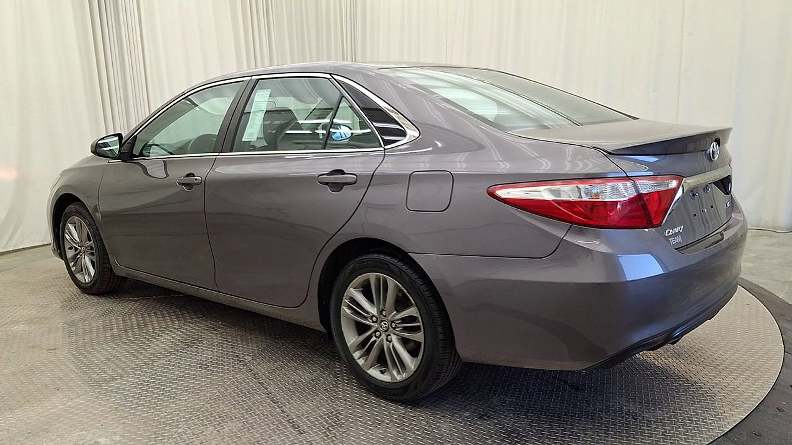 Certified 2017 Toyota Camry SE w/ Moonroof Package image 9