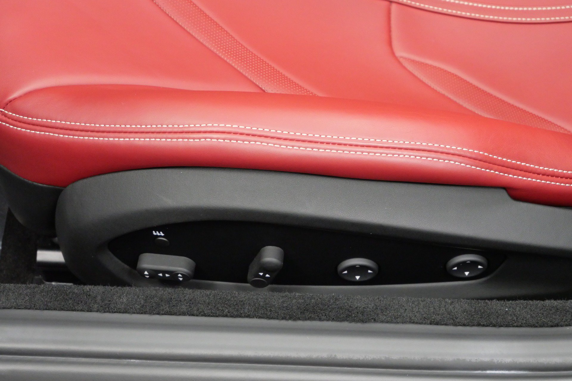 Used 2021 Ferrari 812 GTS RWD image 26