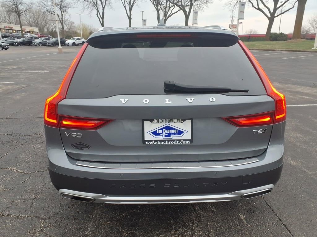 Used 2018 Volvo V90 T6 Cross Country w/ Convenience Package image 6