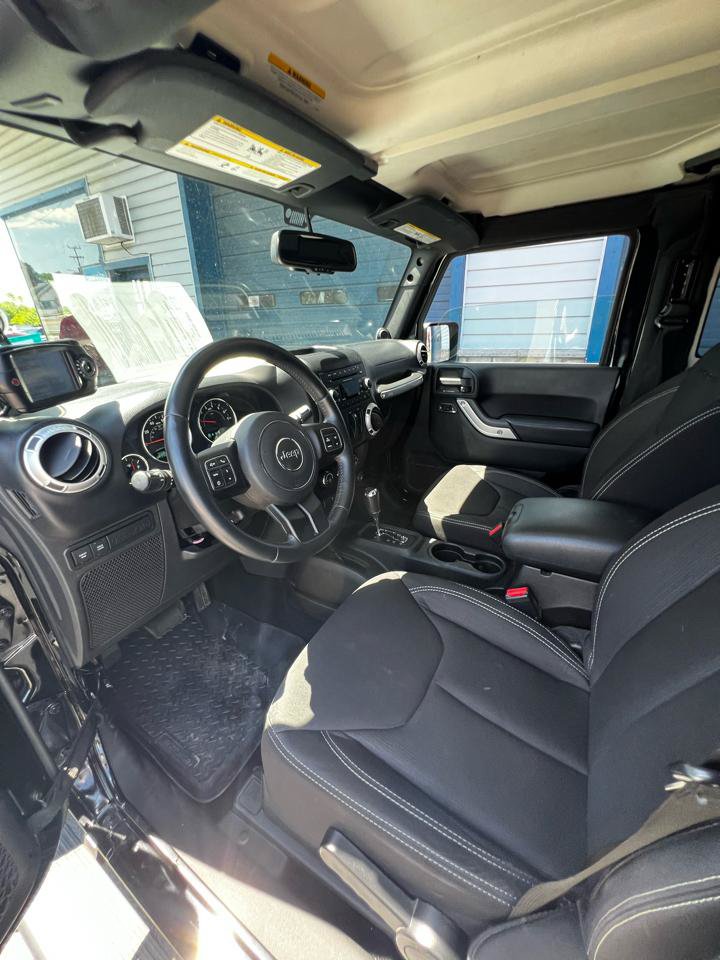 Used 2013 Jeep Wrangler Rubicon w/ Dual Top Group AWD/4WD image 12