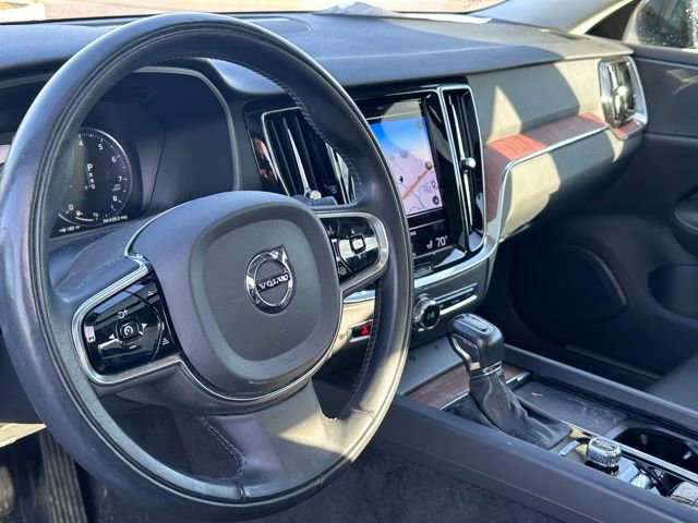 Used 2021 Volvo S60 T6 Momentum w/ Advanced Package image 9