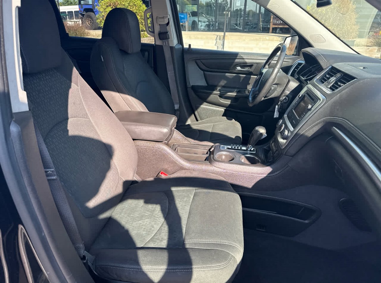 Used 2015 GMC Acadia SLE image 30