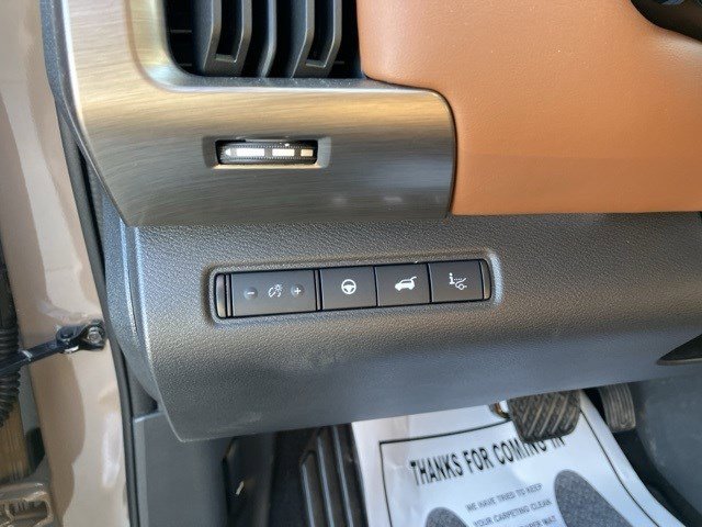 Used 2024 Nissan Pathfinder Platinum w/ Cargo Package image 16