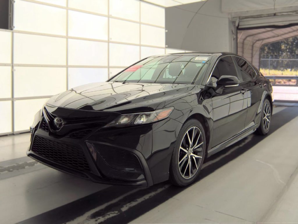 Used 2024 Toyota Camry SE FWD image 1