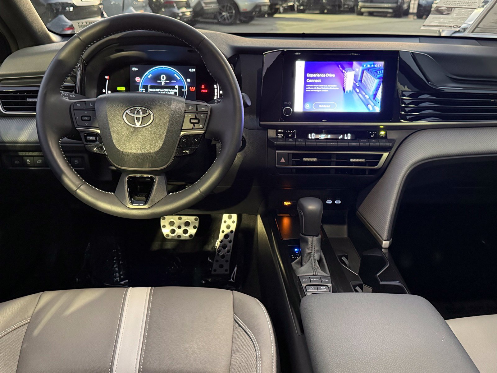 Used 2025 Toyota Camry SE w/ Convenience Package FWD image 36