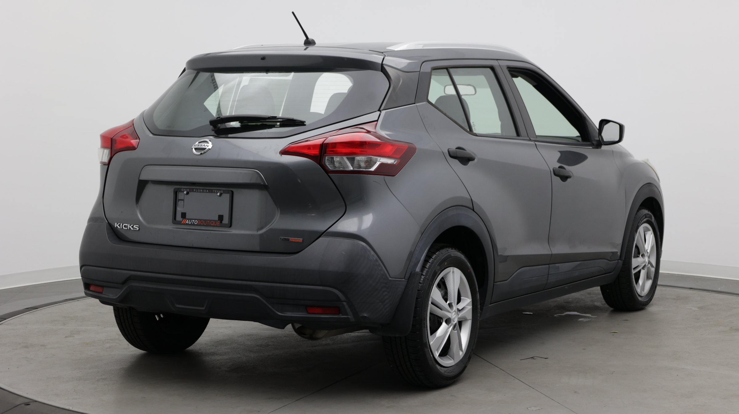 Used 2019 Nissan Kicks S FWD image 7