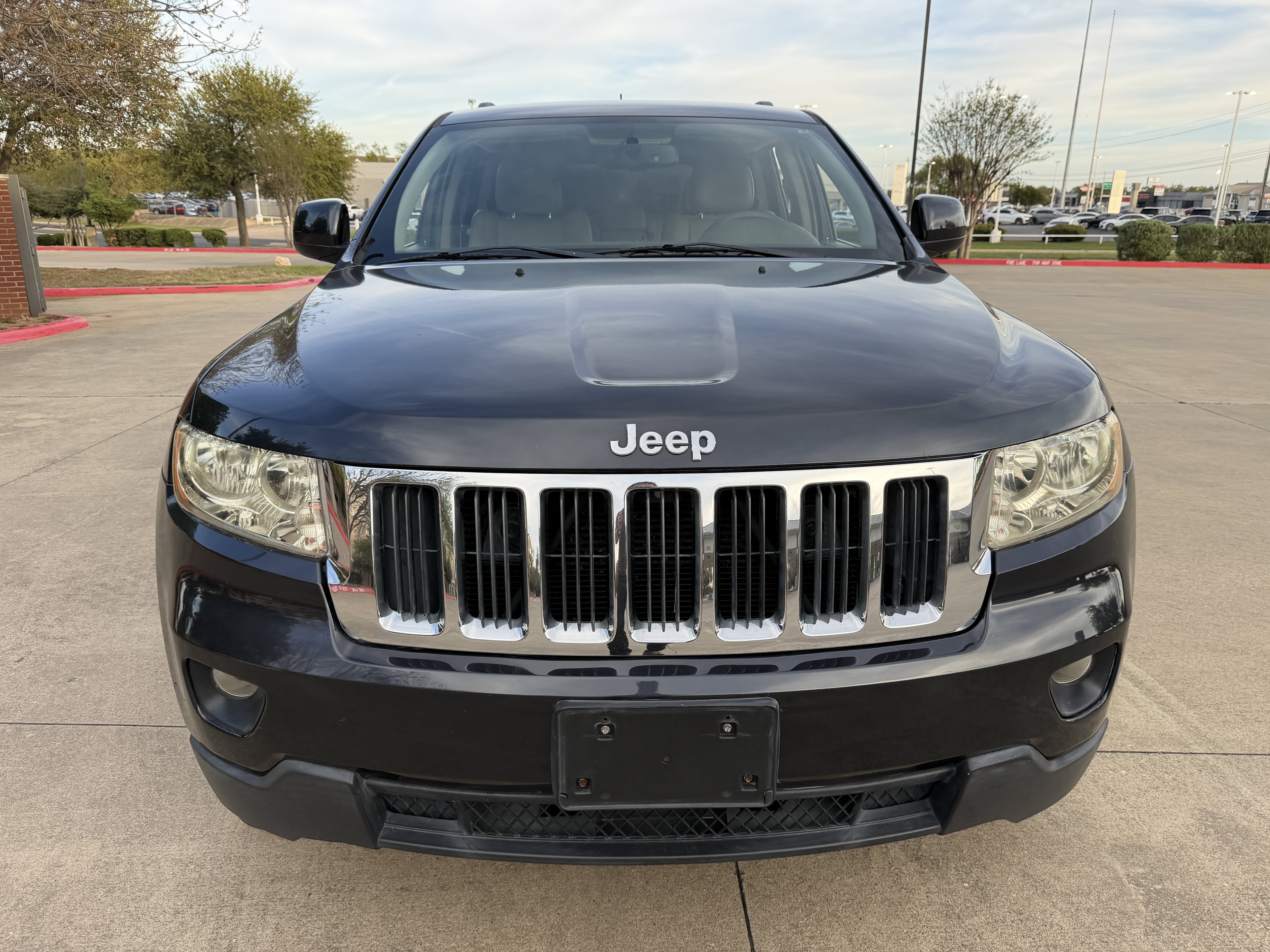 Used 2012 Jeep Grand Cherokee Laredo RWD image 2
