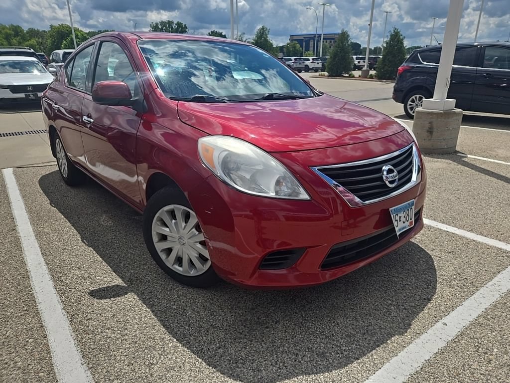 Used 2014 Nissan Versa SV FWD image 2