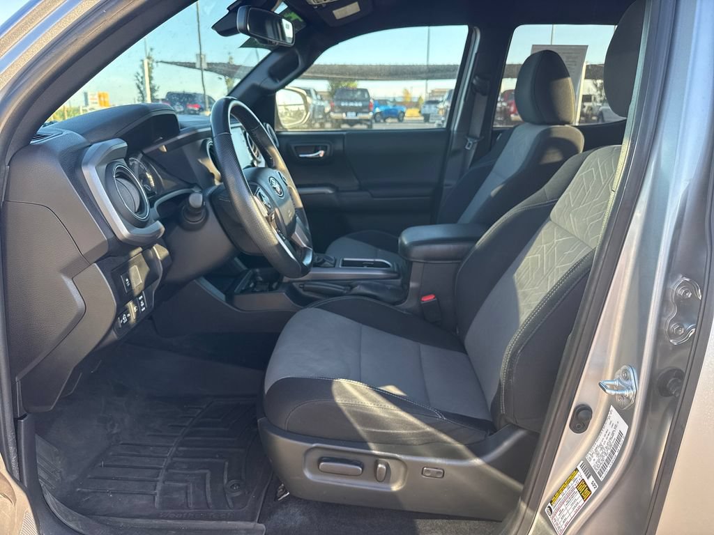 Used 2023 Toyota Tacoma TRD Off-Road w/ Technology Package AWD/4WD image 23