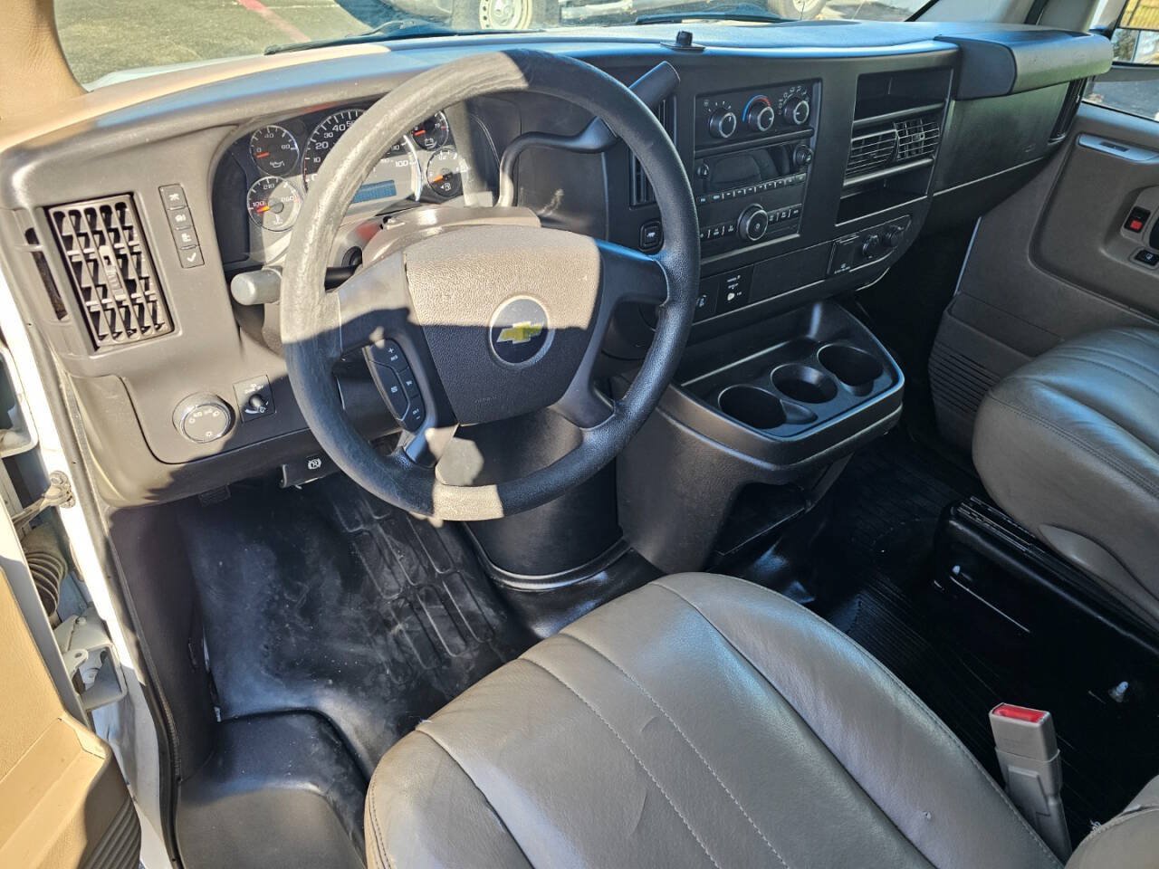 Used 2015 Chevrolet Express 2500 Extended RWD image 22