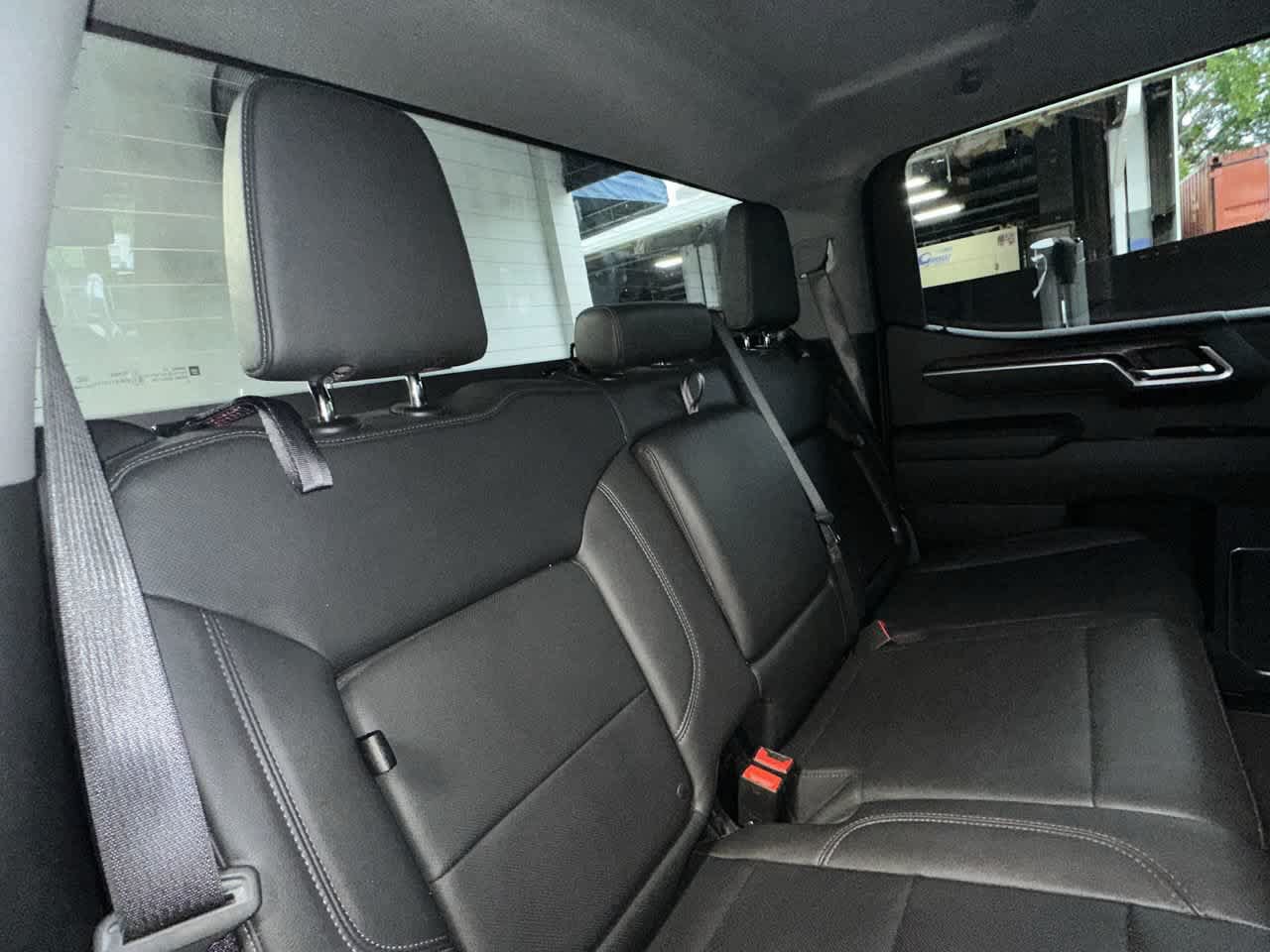 Used 2025 GMC Sierra 1500 SLT AWD/4WD image 26