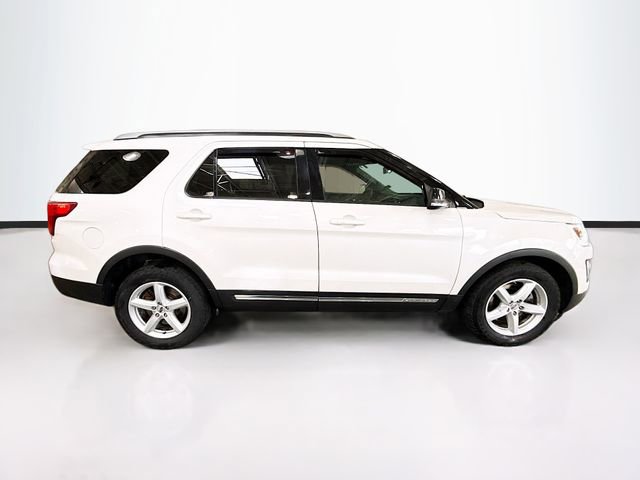 Used 2017 Ford Explorer XLT w/ Equipment Group 202A AWD/4WD image 5