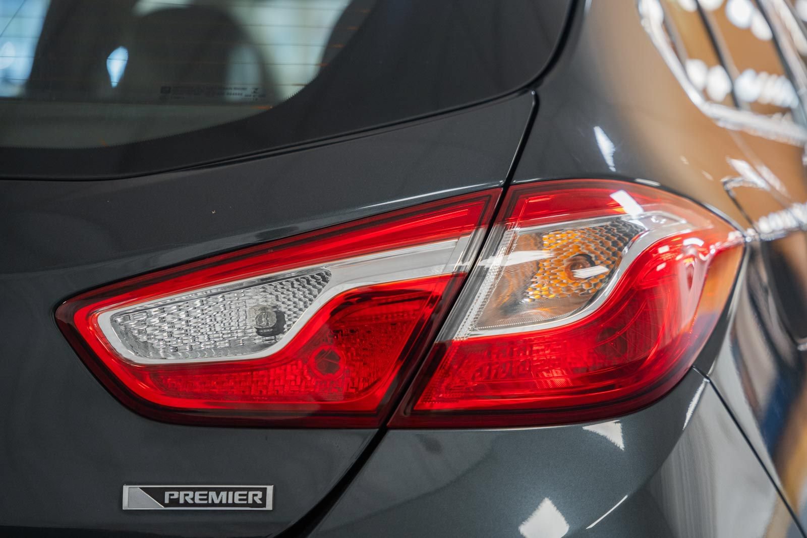 Used 2018 Chevrolet Cruze Premier FWD image 7