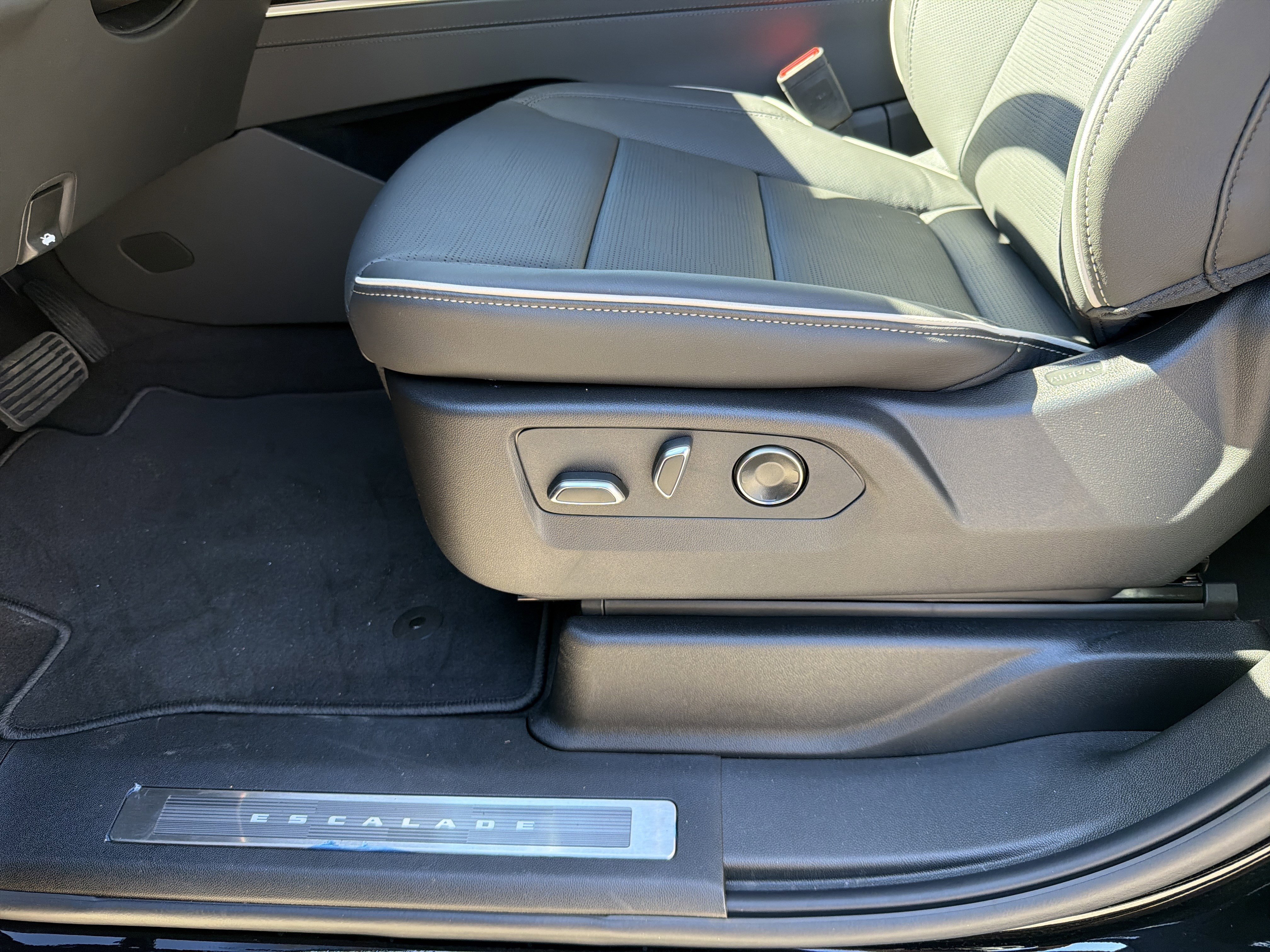 New 2026 Cadillac Escalade Luxury image 11