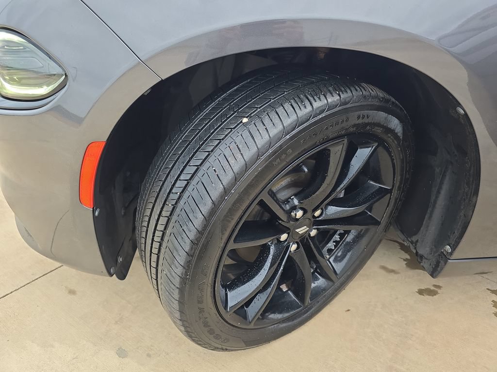Used 2018 Dodge Charger SXT w/ Blacktop Package RWD image 31