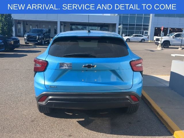 Used 2025 Chevrolet Trax LS w/ LS Convenience Package FWD image 5