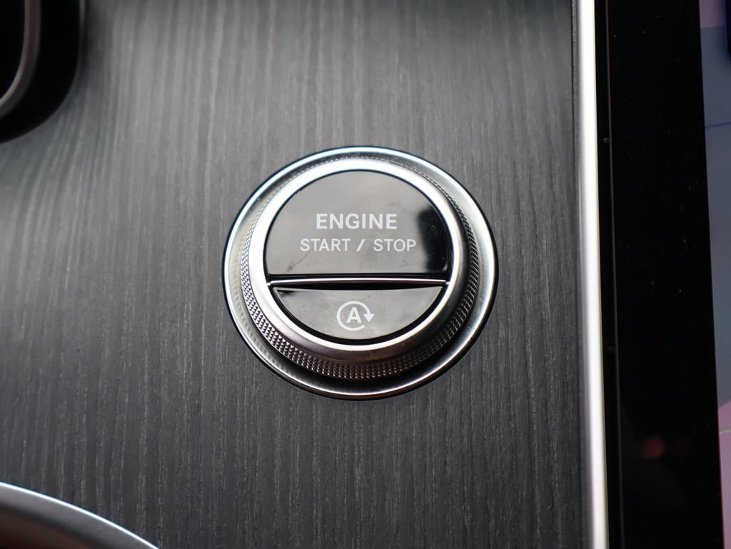 Used 2025 Mercedes-Benz C 300 4MATIC Sedan image 35