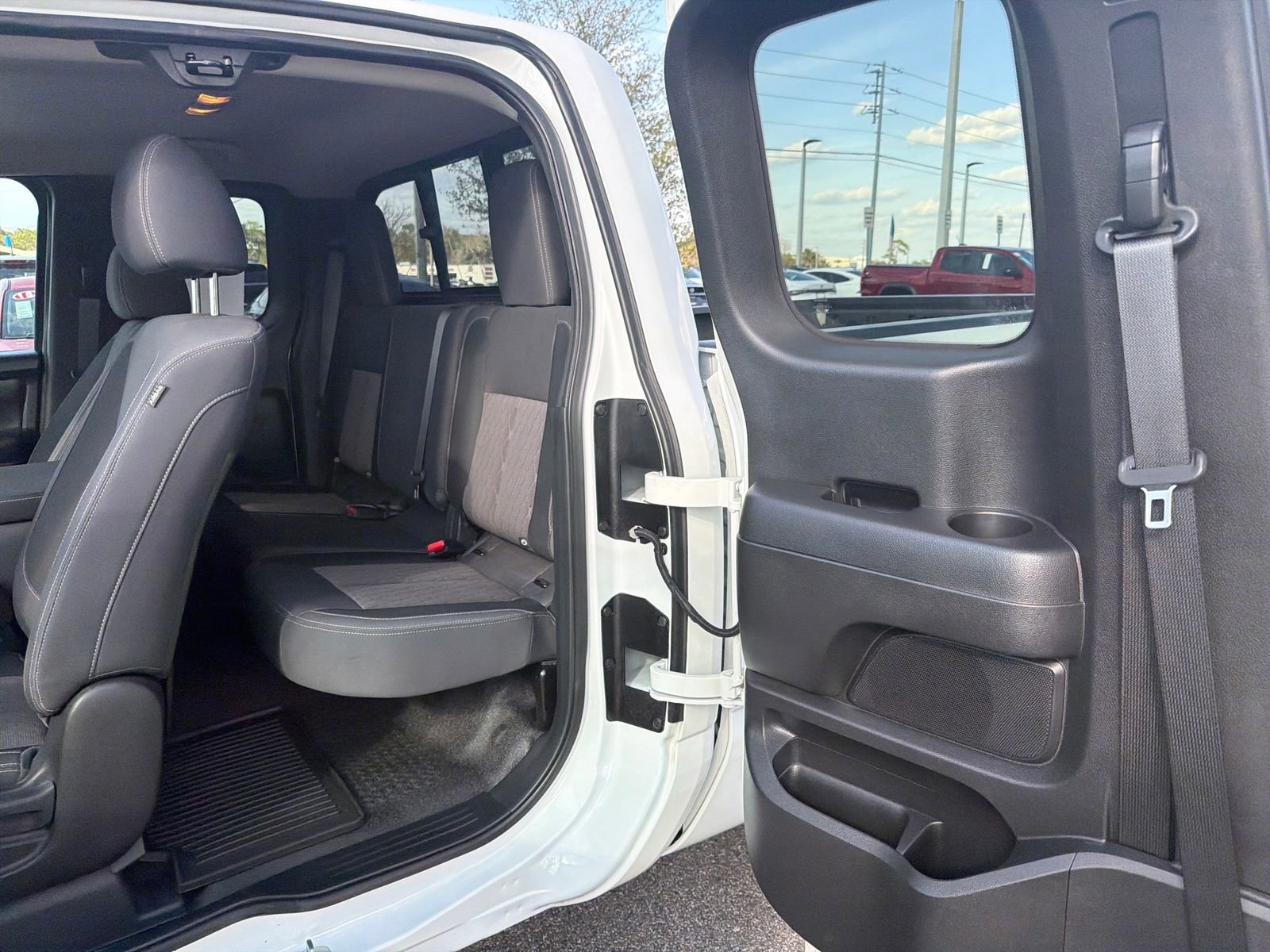 Used 2022 Nissan Titan S image 16