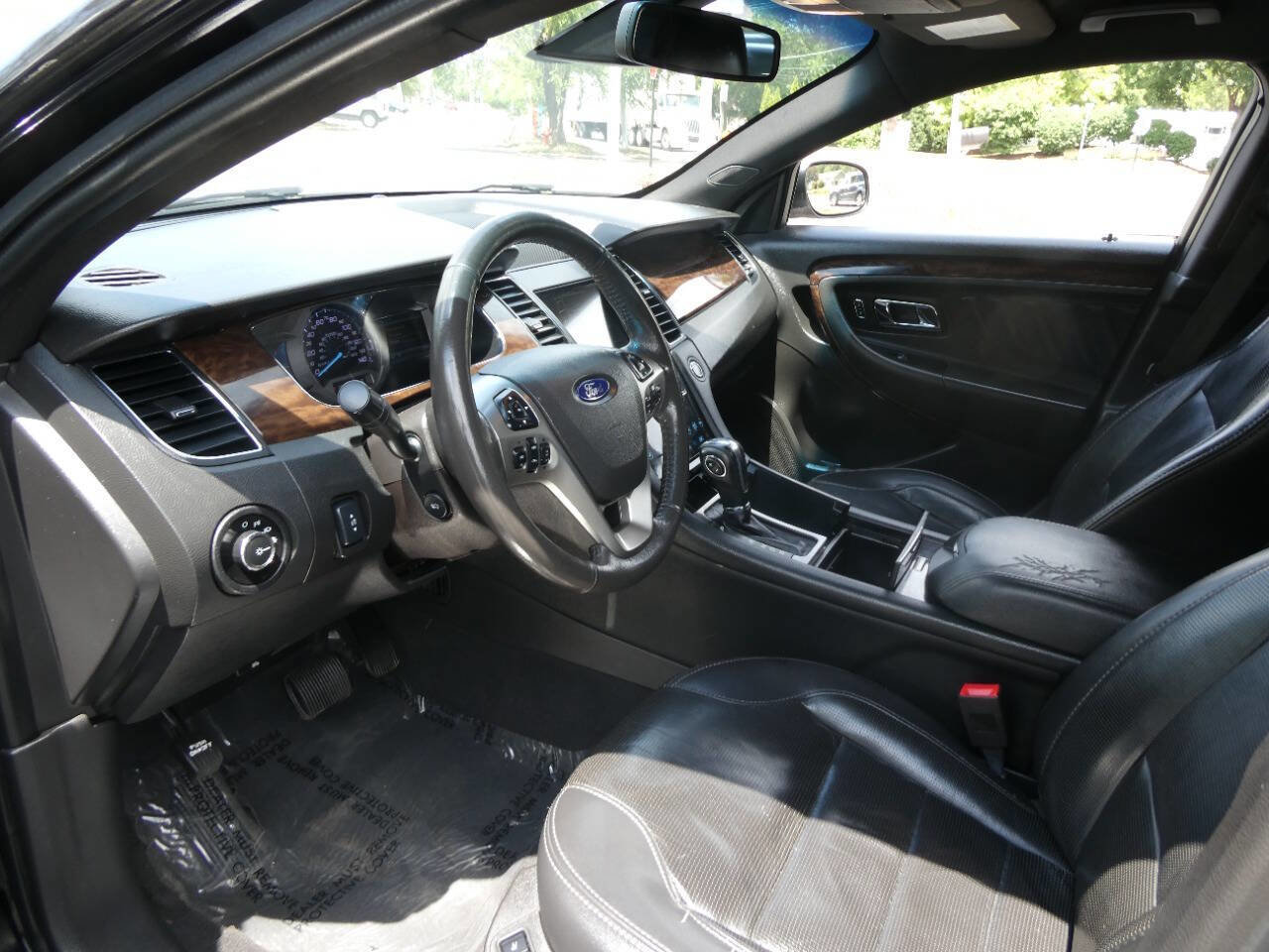 Used 2019 Ford Taurus Limited image 9